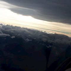 Flugwegposition um 14:14:36: Aufgenommen in der Nähe von Gemeinde Aldrans, Österreich in 3881 Meter